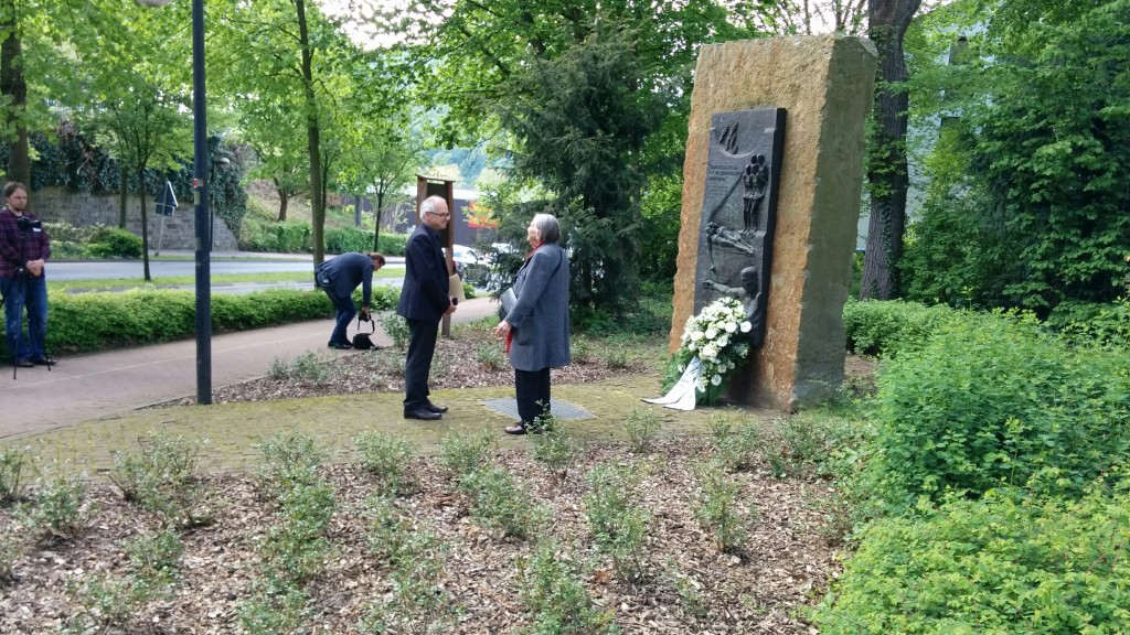 bletons-wreath-laying-2